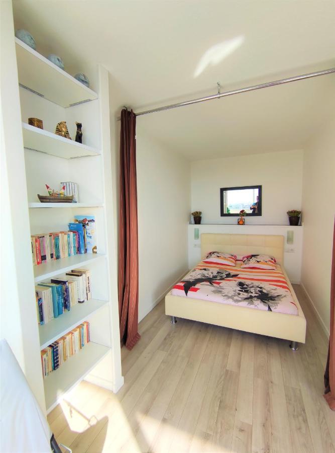 Appartement 5 Indépendants Situés à Mi-chemin Entre Le Vieux Port Et Le Pont De L île De Ré *