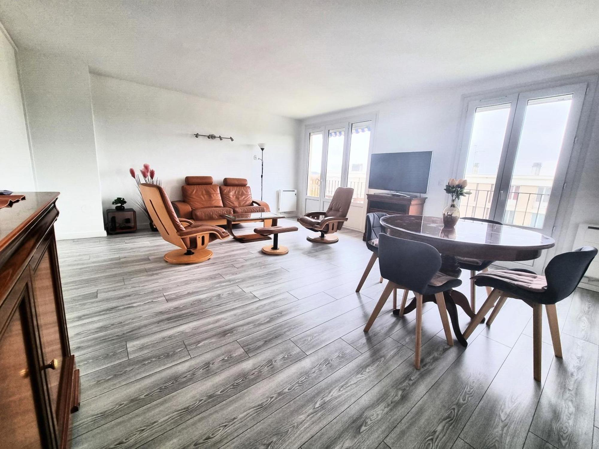 Appartement 5 Indépendants Situés à Mi-chemin Entre Le Vieux Port Et Le Pont De L île De Ré *